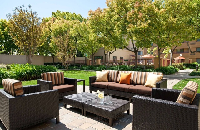 Sonesta Select San Jose Airport
