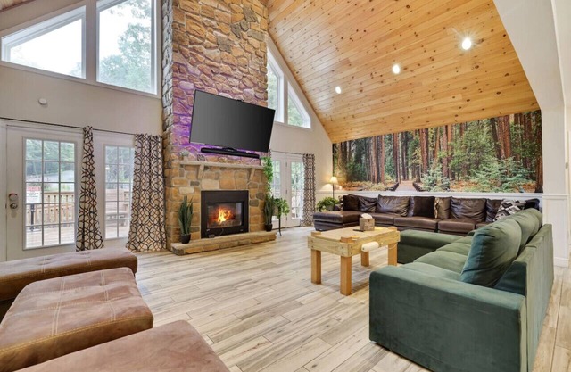Soose Manor | Spa | BBQ | Games | Bar | Near Lake