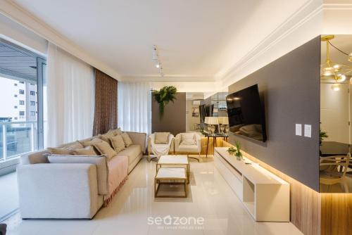 Sophisticated 3BR Apt 200m from Beach SEO0702