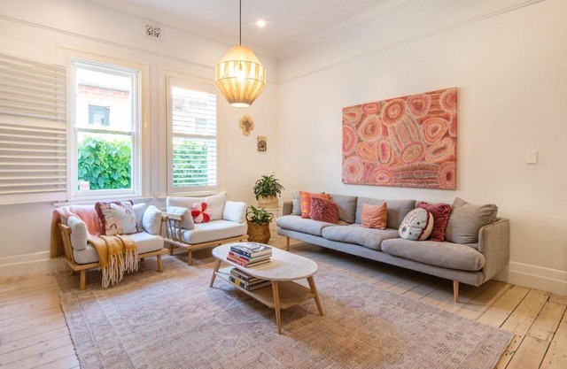 Sophisticated Style in Elwood walk to the beach
