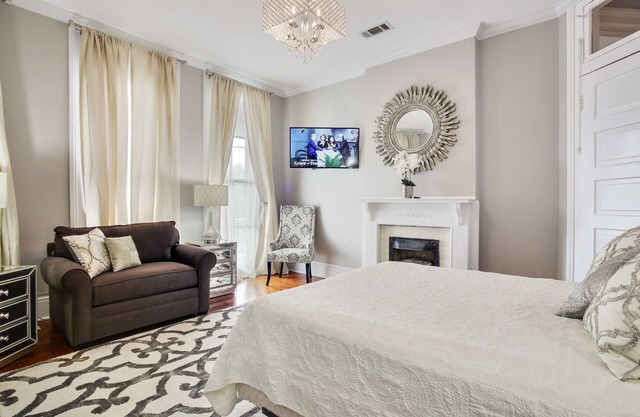 Sophisticated Styled Apartment 20% Monthly Rates