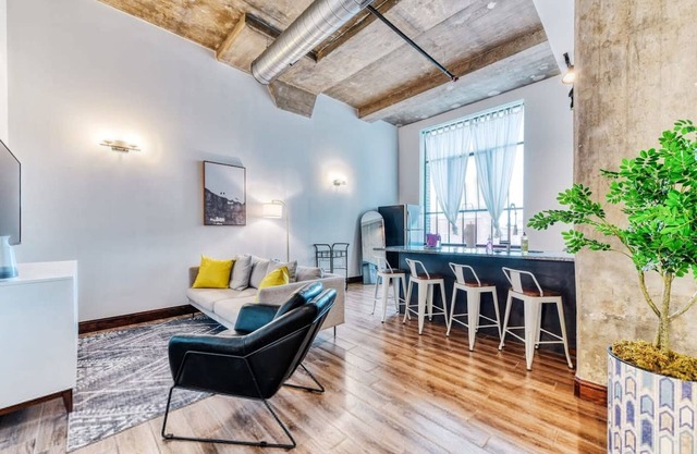 Sosuite 2BR Apt w W/d, Gym, On-site Restaurant