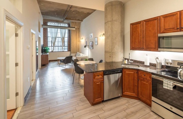 Sosuite 2BR Apt w W/d, Gym, On-site Restaurant