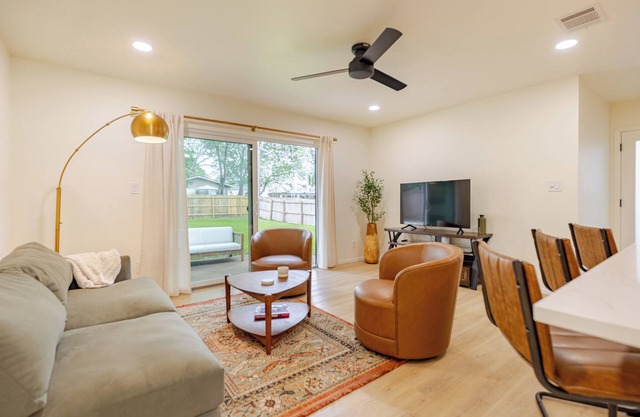 South Austin home, close to DT and airport