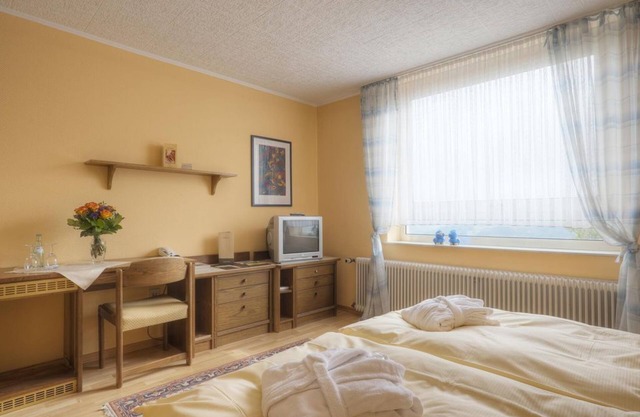 South side without balcony with panoramic view, from 12 nights - Waldhotel Sonnenberg