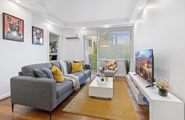 South Yarra Sleek: Urban Pad