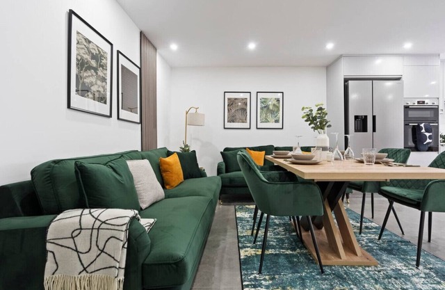Southampton Getaway | Huge Home + Garden Sleeps 10