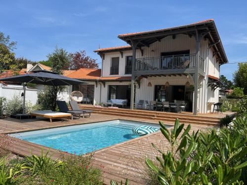 Spacieuse Villa sous les pins & piscine