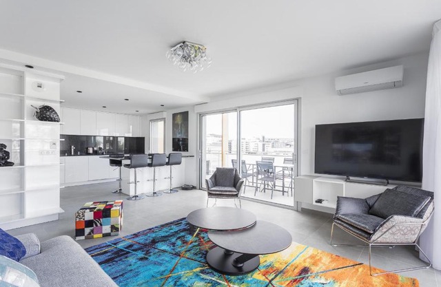 Spacieux T4 à Port Marianne: Parking+Clim+Terrasse - Class Appart