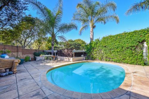 Spacious 1-Bedroom Cottage in Bryanston