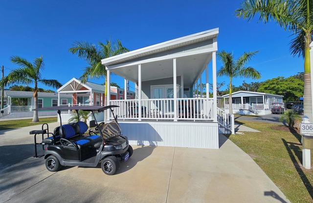 SPACIOUS 1 BEDROOM HOUSE GOLF CART IN DISNEY AREA 5 STAR RATED MILL CREEK RESORT