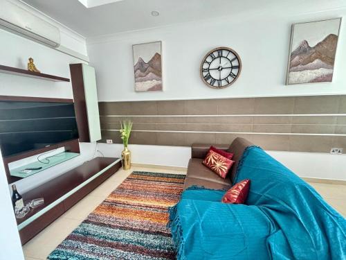 Spacious 1-Bedroom Retreat Cafés, Wine Bars & Old Town at Your Doorstep