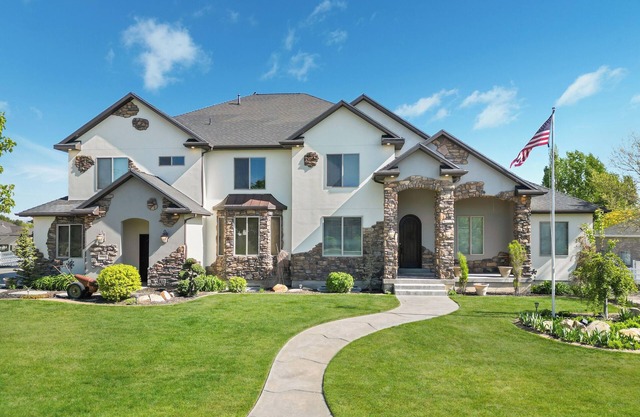 Spacious 10-bedroom Luxury Home with Fitness and Game room in charming Bluffdale