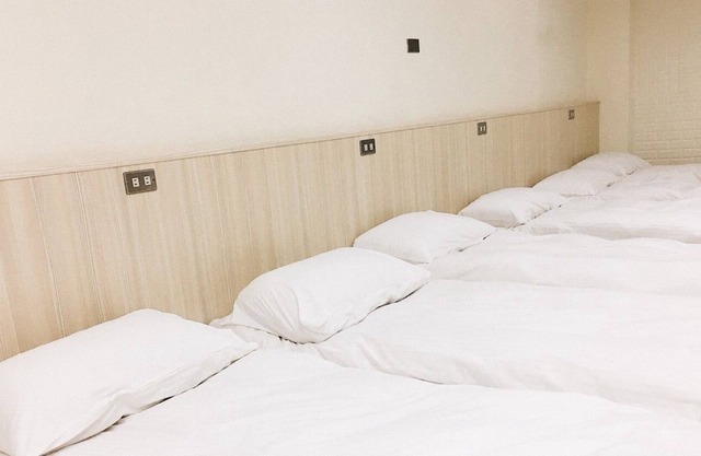 Spacious 12 Person Room close to Railway Station