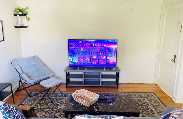 Spacious 1BR Near Philly | Quiet, Comfy, Free Parking