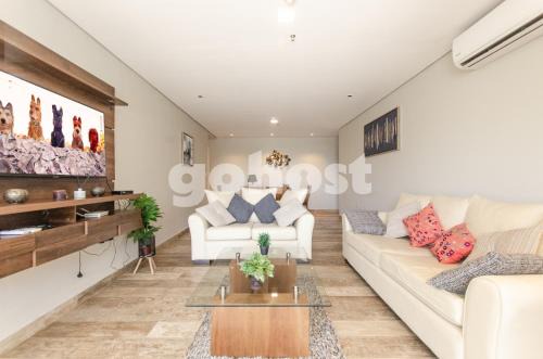 Spacious 2 Bedroom Apt In Villa Morra