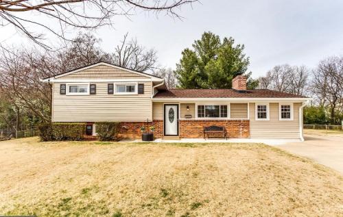 Spacious 3-Bedroom Modern Home Near Old Town Alexandria