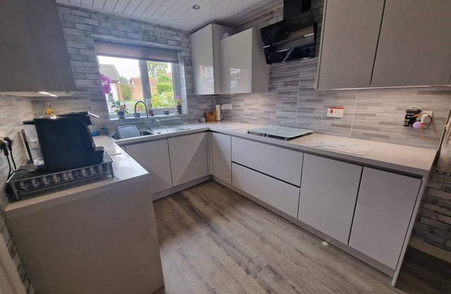 Spacious 3bed semi/Gamesroom/Drive/10mins to City