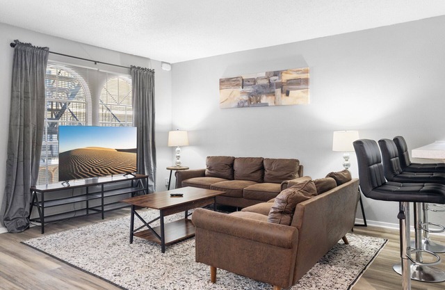 Spacious 3BR/2BA next to UT 9768
