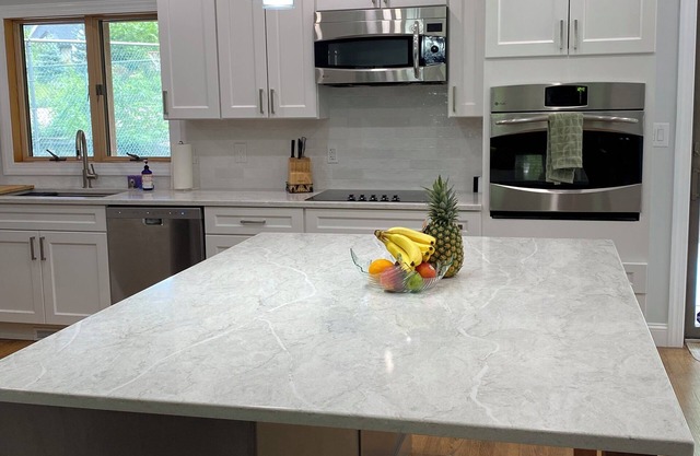 Spacious 5 BR with tennis/pickleball court . Close to the track and Pet friendly
