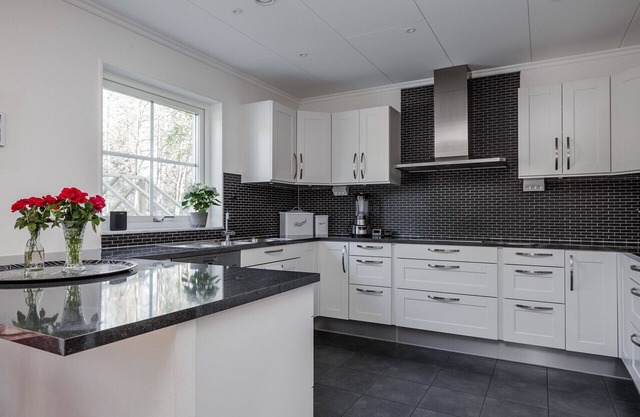 Spacious accommodation near Stockholm with heated pool | SE13013