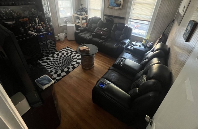 Spacious and comfy bedroom 20 minutes from downtown