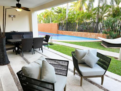 Spacious Apartment with Terrace, Pool and Beach Access