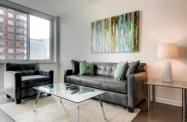 Spacious & Clean 1BR | Work Desk & WiFi | by GLS
