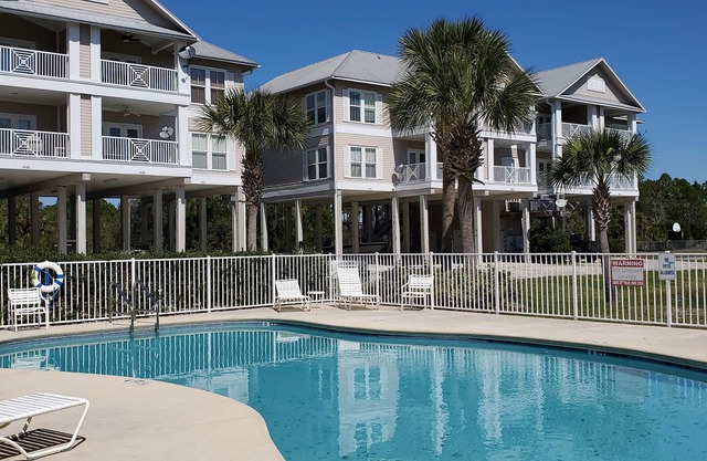Spacious Condo with beautiful view 3 bedroom/2.5 bathroom