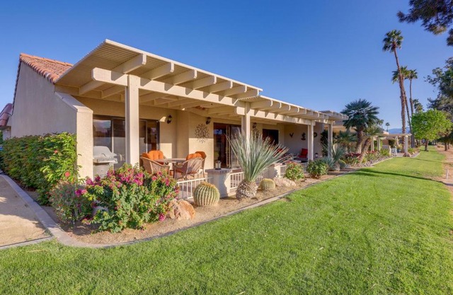Spacious Condo with Mtn Views in Palm Desert!