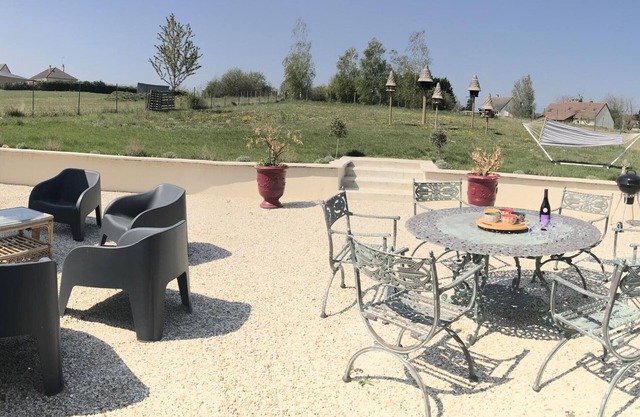 Spacious Family-Friendly Cottage with Garden, Terrace, BBQ & Close to Loire Castles