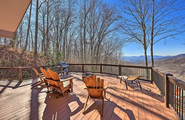 Spacious Franklin Cabin w/Mountain Views!
