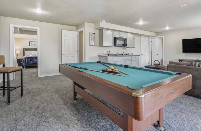 SPACIOUS Getaway★AC★Pikes Peak★K bed★POOL TABLE★AMAZON Colorado Springs★MILITARY