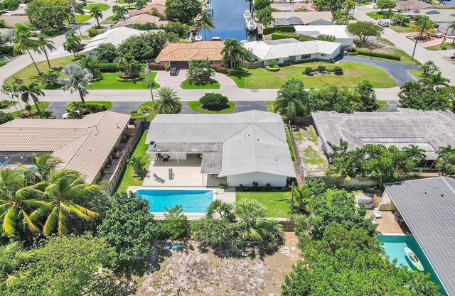 Spacious Home with Pool close to the Beach!