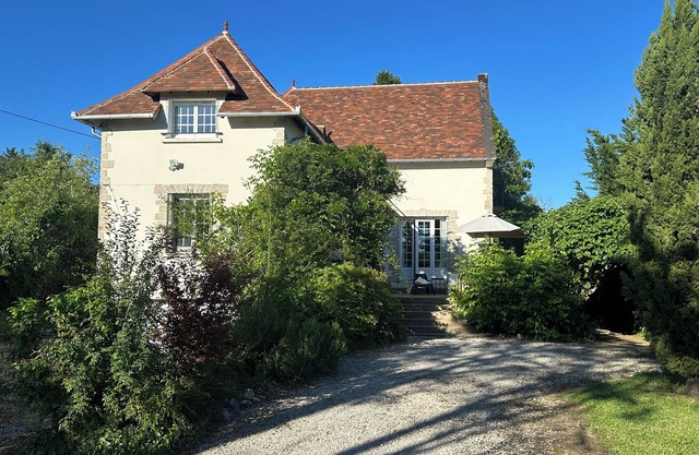 Spacious house with large garden in the Périgord countryside near the Dordogne beach