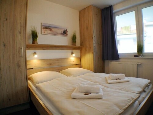 Spacious, modern apartment near the beach