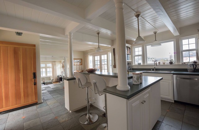 Spacious modern Sausalito Houseboat just minutes from San Francisco.
