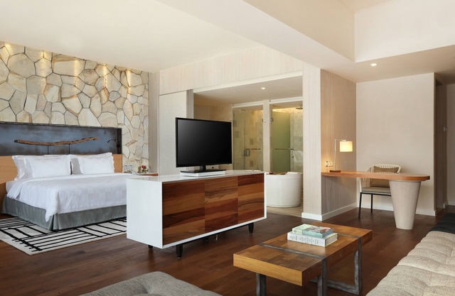 Spacious Modern Suite with Free Minibar Items (T Sand Suite7)