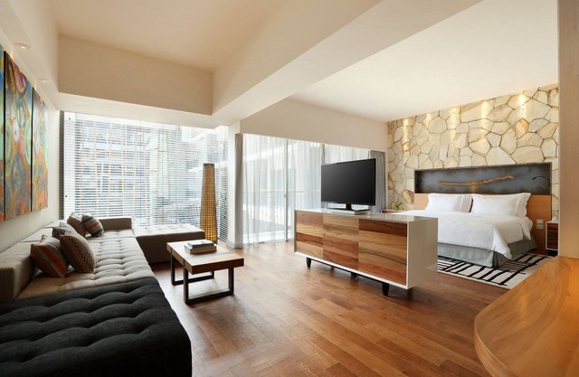 Spacious Modern Suite with Free Minibar Items (T Sand Suite16)