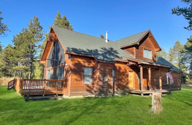 Spacious Mountain Cabin w/Hot Tub & Bunkhouse