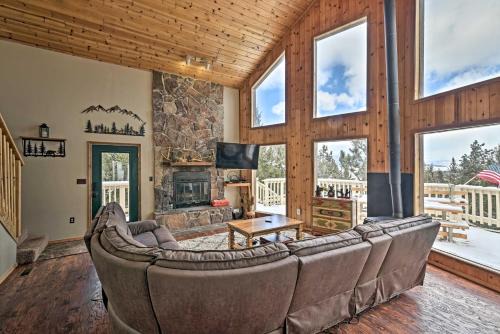 Spacious Mountain-View Cabin By Angel Fire Resort