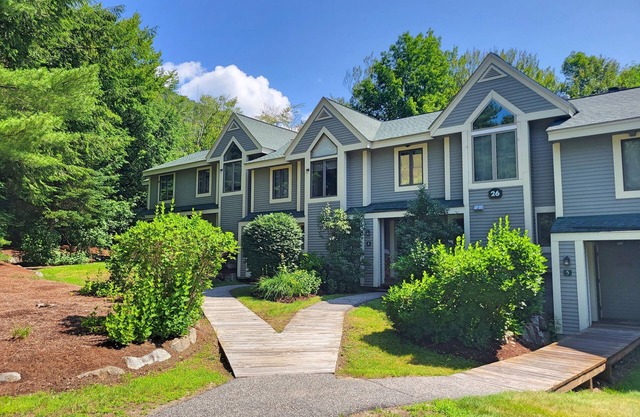 Spacious, multi-level, AC/FP, pet-friendly, swim club. F2603 by LRS