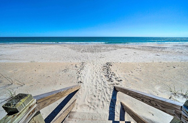 Spacious North Topsail Family Home With 2 Decks
