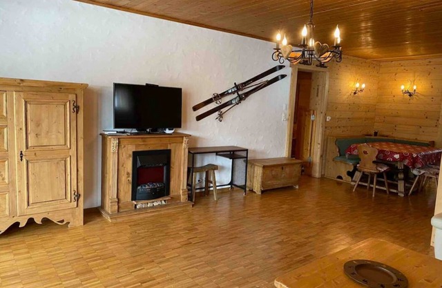 Spacious ski-in and hiking flat for 6-8, 400m to the telecabine