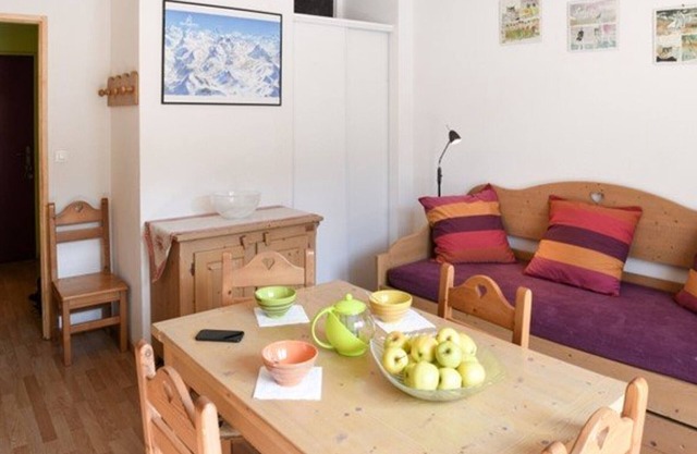 Spacious Studio with Terrace, South-Facing, Ski-In/Ski-Out, Pet-Friendly in Montgenèvre