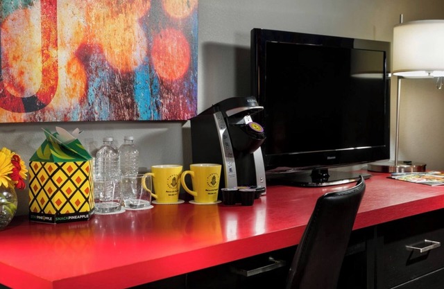 Spacious Two Queen Suite with Modern Amenities in Downtown Seattle