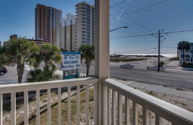 Spacious Unit~Family Friendly Complex~BOOK NOW!