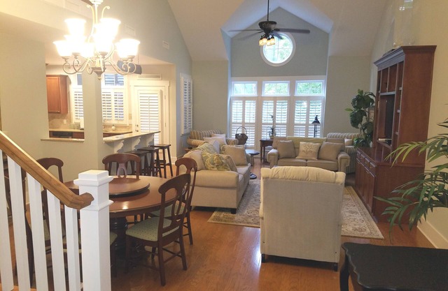 Spacious Upscale Condo, Monthly Rates Available October- April, Call Owner