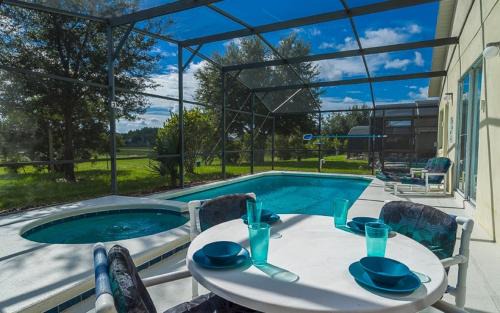 Spacious Villa with Pool, spa & Game Room