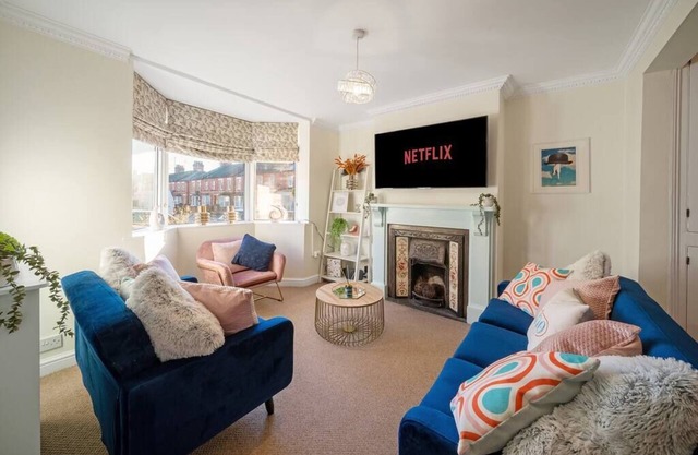 Spacious w/Garden Heart of the town Wi-Fi Smart TV